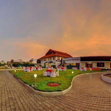 Hotel Kalyani Májszúr Kültér fotó