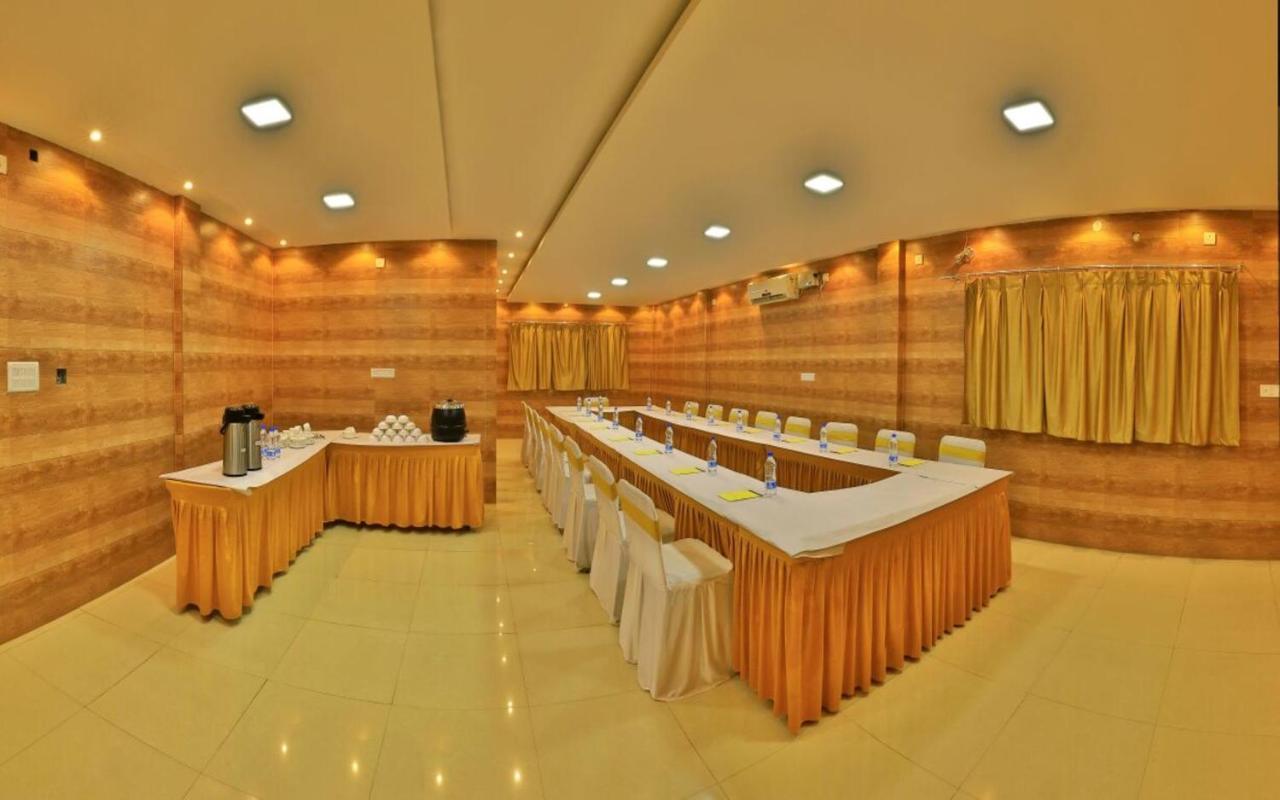 Hotel Kalyani Májszúr Kültér fotó
