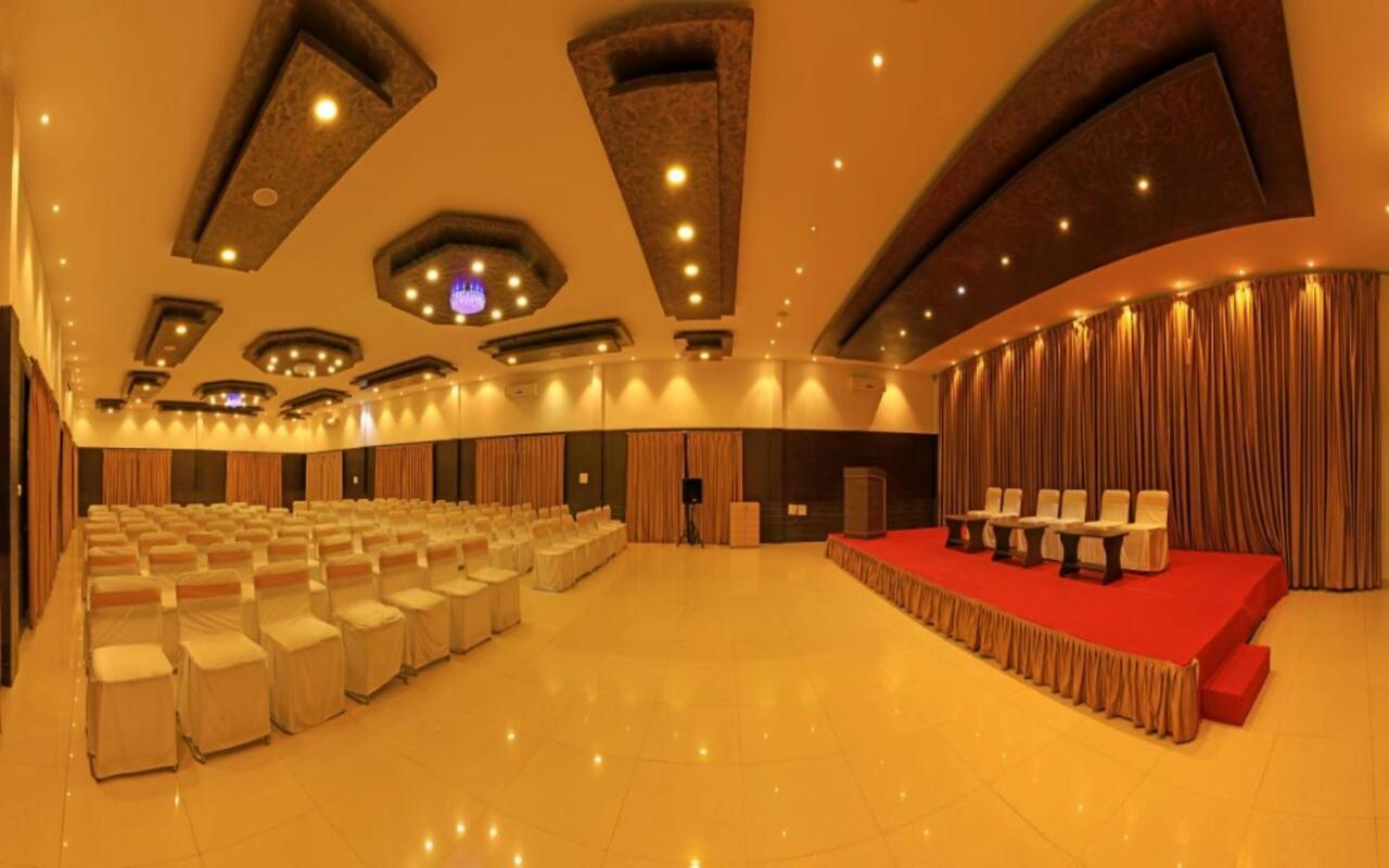 Hotel Kalyani Májszúr Kültér fotó