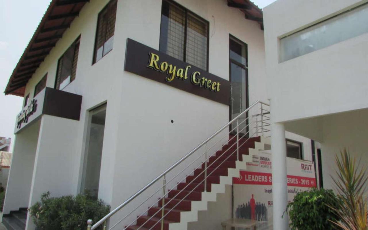 Hotel Kalyani Májszúr Kültér fotó