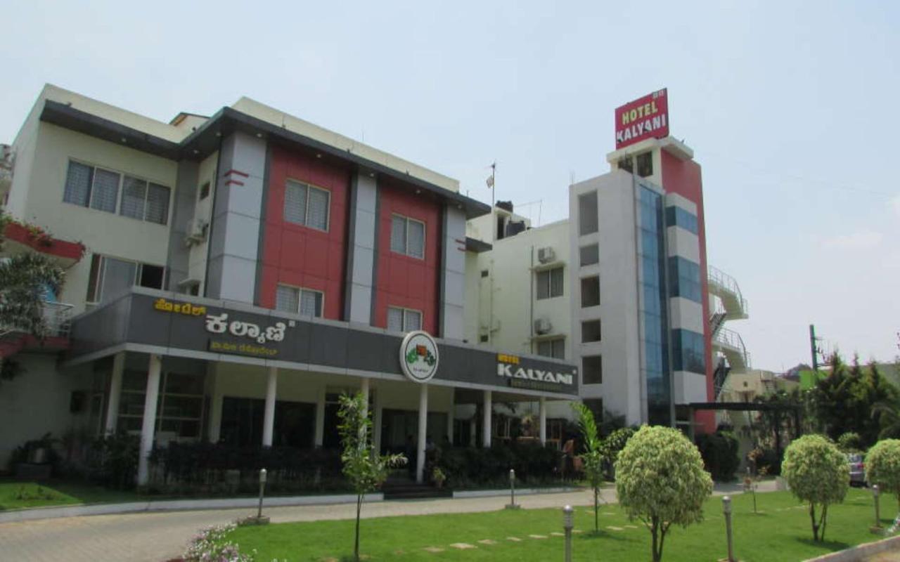 Hotel Kalyani Májszúr Kültér fotó