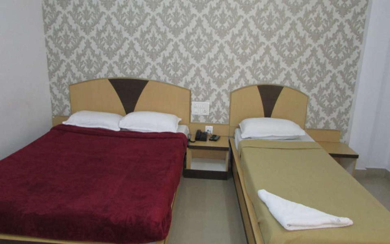 Hotel Kalyani Májszúr Kültér fotó