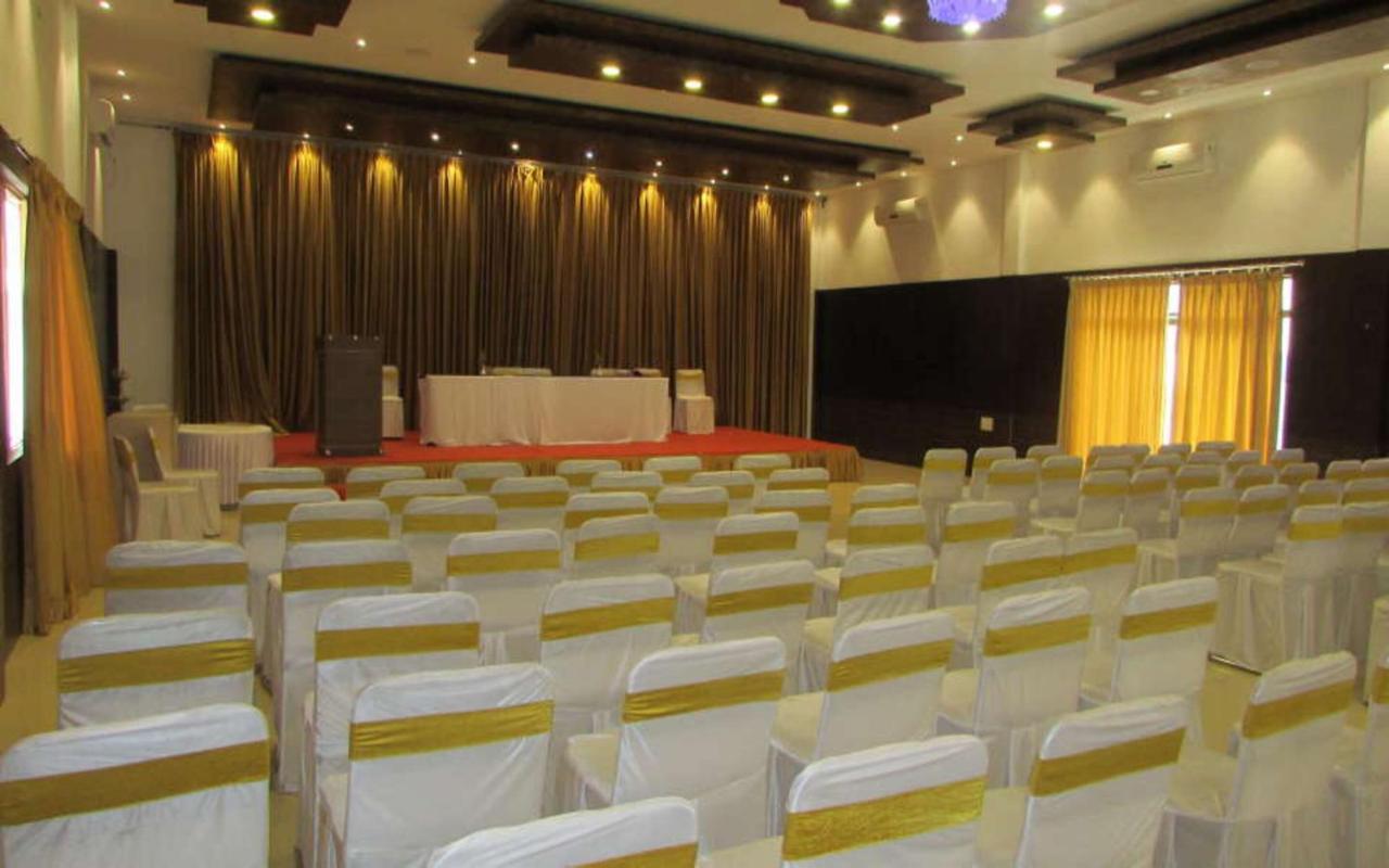 Hotel Kalyani Májszúr Kültér fotó