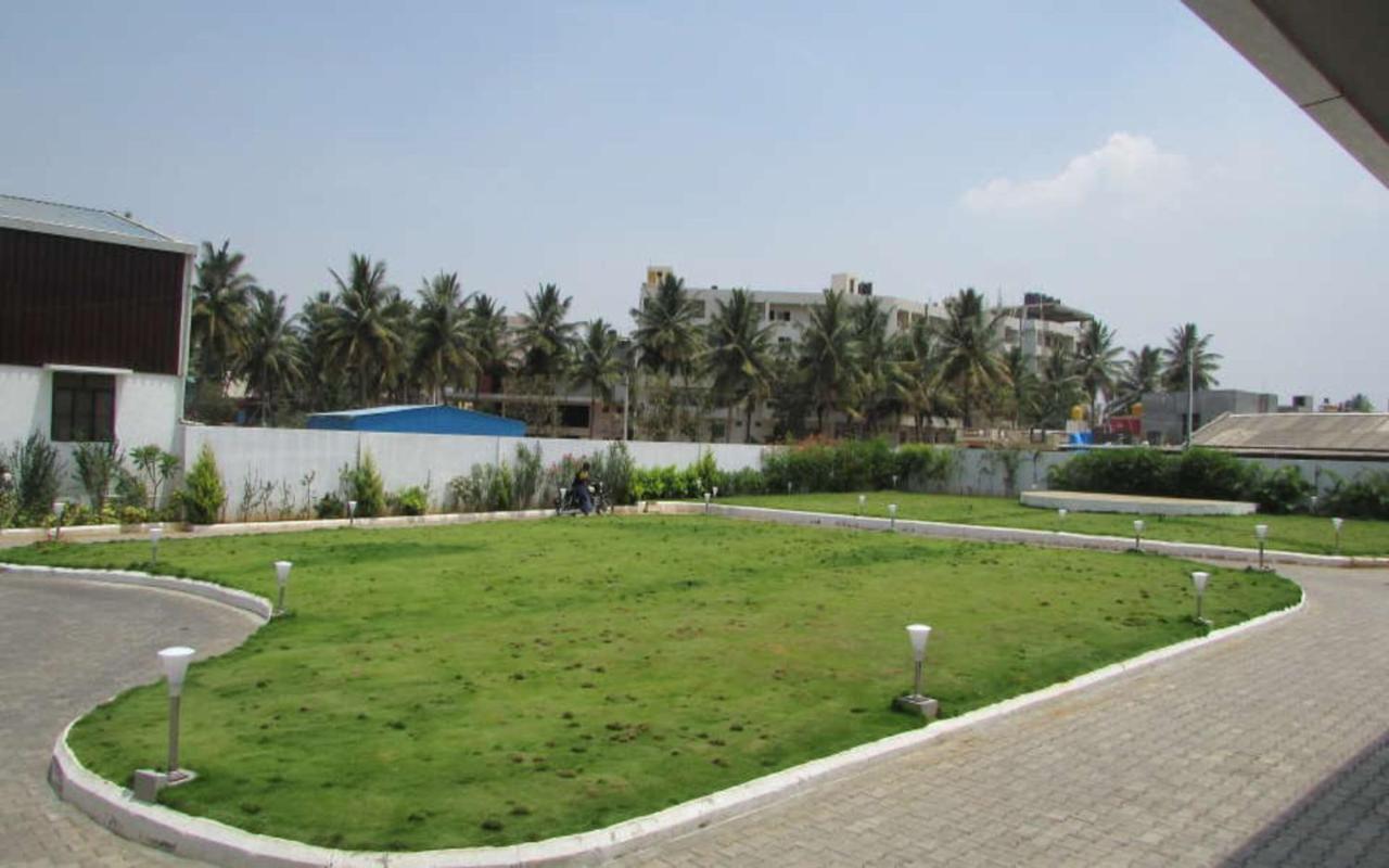 Hotel Kalyani Májszúr Kültér fotó