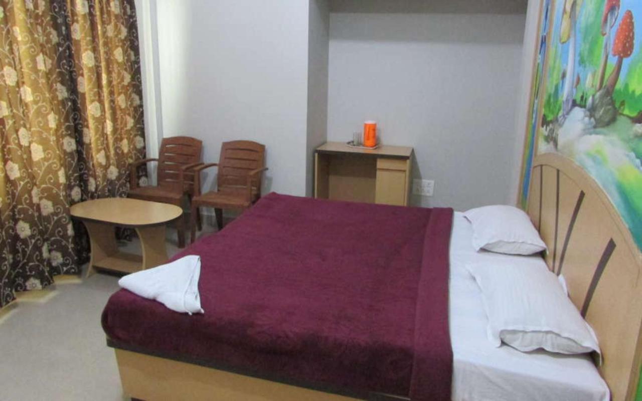 Hotel Kalyani Májszúr Kültér fotó