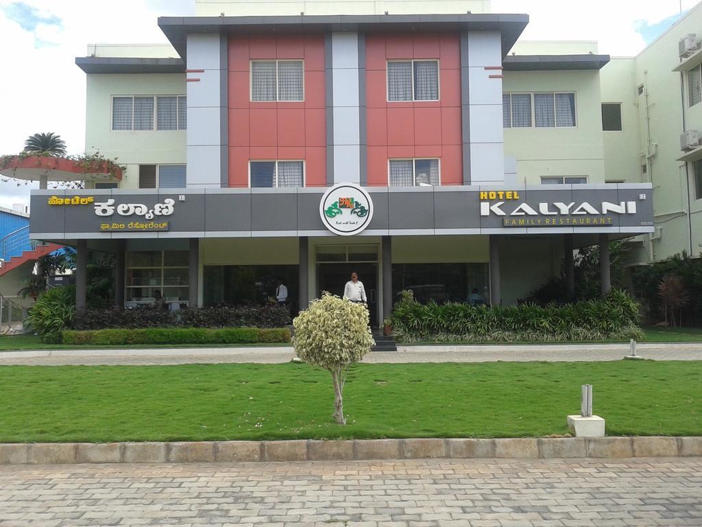 Hotel Kalyani Májszúr Kültér fotó