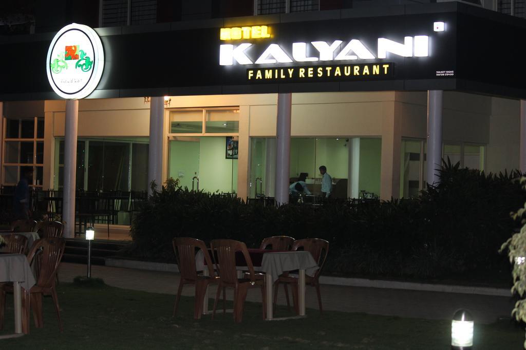 Hotel Kalyani Májszúr Kültér fotó